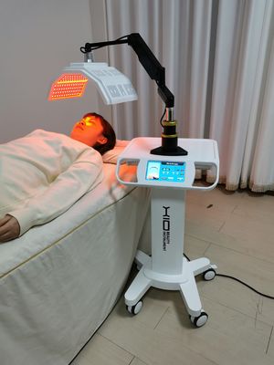 El anuncio publicitario llevó la terapia facial ligera PDT trabaja a máquina para la clínica médica